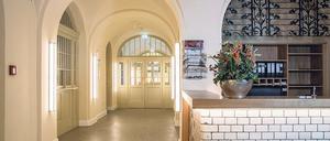 Verwaiste Lobby. Im Februar 2016 wurde das Hotel Oderberger als denkmalgeschütztes Boutique-Hotel wiedereröffnet. Der inhabergeführte Familienbetrieb vermietet seine Zimmer seit gut einer Woche als „Homeoffice“ – für 55 Euro pro Bürotag. 