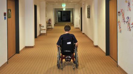 Allein gelassen. Vielen Kindern mit Behinderung fehlt in der Coronakrise die Förderung.. 