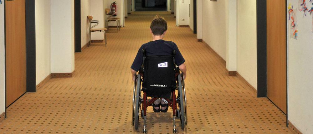 Allein gelassen. Vielen Kindern mit Behinderung fehlt in der Coronakrise die Förderung.. 