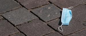 Den größten Bedarf gibt es an so genannten OP-Masken, ein Einwegartikel, der nur ein paar Cent kostet.