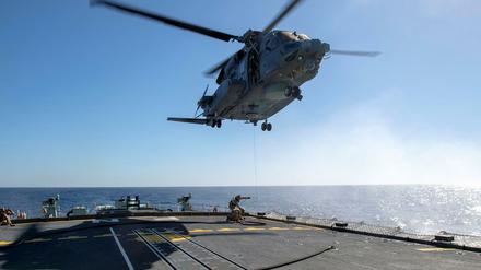 Ein Hubscharubaer vom Typ CH-148 Cyclone auf der HMCS Fredericton