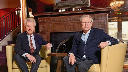 Christoph Sattler (l.) vom Architektenbüro „Hilmer &amp; Sattler und Albrecht“ und Franco Stella von der „Franco Stella Humboldt-Forum Projektgemeinschaft“ im Foyer des Hotels Savoy in Berlin. 