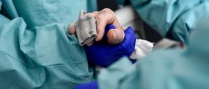 Einen sterbenskranken Menschen trösten - für Ricardo Lange gehört das zum Alltag.