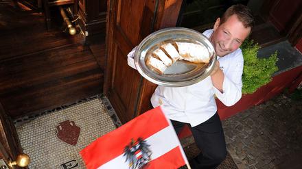 Alpenländisches zum Abholen. Zweisternekoch Sebastian Frank vom Horváth bietet bei seinem Schmankerl-Markt weit mehr als Apfelstrudel.