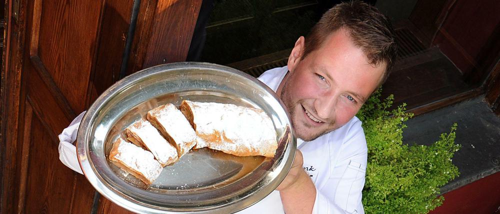 Alpenländisches zum Abholen. Zweisternekoch Sebastian Frank vom Horváth bietet bei seinem Schmankerl-Markt weit mehr als Apfelstrudel.