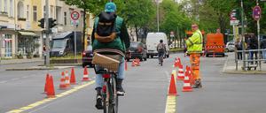 Frisch markiert. Die neue Radspur in Höhe des Amtsgerichtsplatzes.