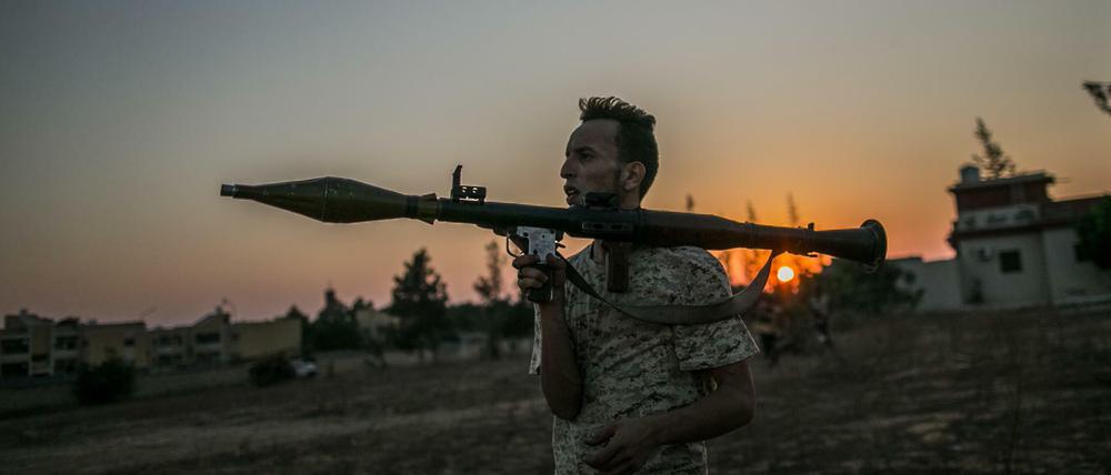 Ein Kämpfer der libyschen Regierungstruppen.