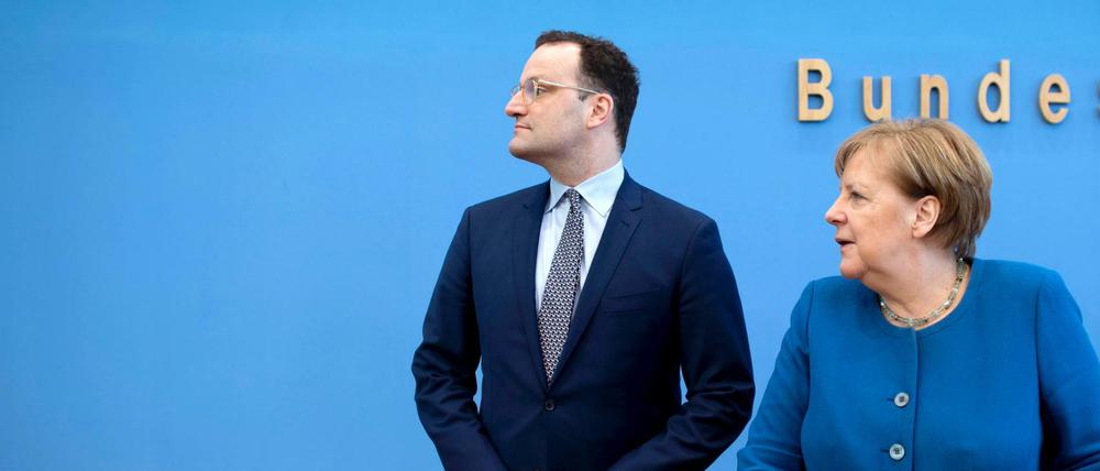 Jens Spahn, Bundesgesundheitsminister, und Bundeskanzlerin Angela Merkel (beide CDU)