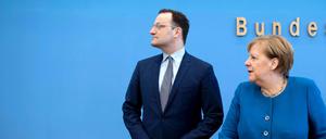 Jens Spahn, Bundesgesundheitsminister, und Bundeskanzlerin Angela Merkel (beide CDU)