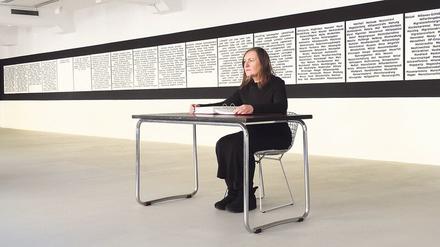Glanz, Galopp und Gastfreundschaft. Käthe Kruse in der Moabiter Schau. Ihre performative Lesung läuft jetzt online.