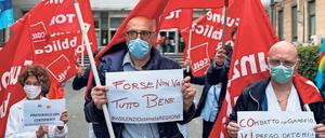 Ärzte und Krankenschwestern bei einem Flashmob vor einem Krankenhaus in Turin.