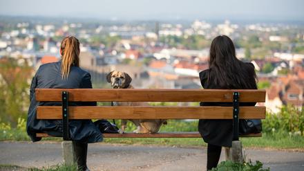 Mach mal Pause. man darf sich in dieser allzeit panikbereiten Gesellschaft nicht in einen Panikmodus hineintreiben lassen, findet unser Autor.