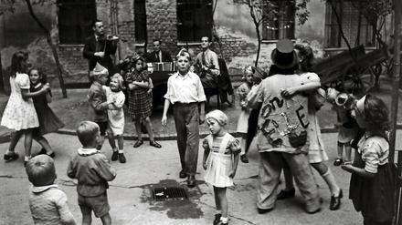 Im Krieg hatten die Berliner jeden Schrecken erlebt. In den frühen Nachkriegsjahren konnten sie dann endlich wieder feiern.