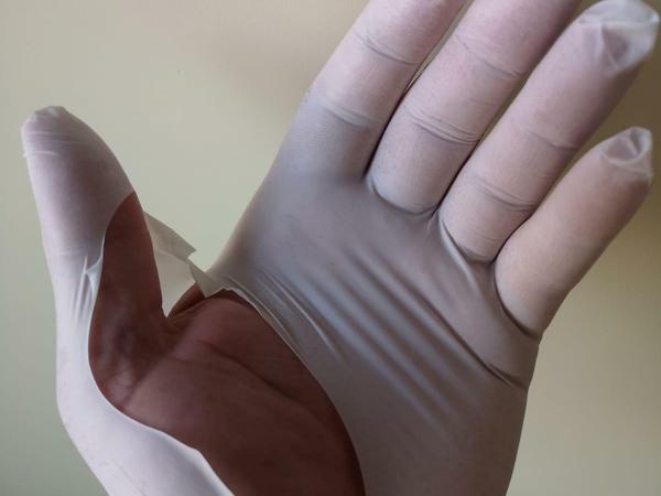 Durch das viele Schwitzen reißen die Handschuhe ständig.