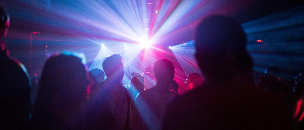 So haben Menschen früher in einer Disco in Berlin gefeiert.