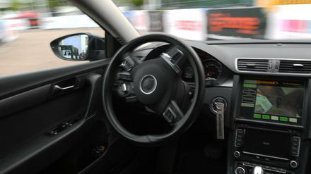 Halter autonom fahrender Autos sollen sich versichern müssen.