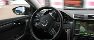 Halter autonom fahrender Autos sollen sich versichern müssen.