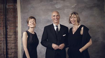 Bild aus besseren Tagen: Chefredakteurin Patricia Bröhm (Gault&Millau), Jürgen Brandt (GF ZS Verlag), Chefredakteurin Britta Wiegelmann (Gault&Millau-Weinguide) bei der Gala 2019 in Berlin