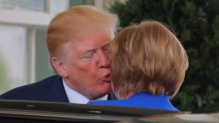 Donald Trump begrüßte Angela Merkel 2018 im Weißen Haus.