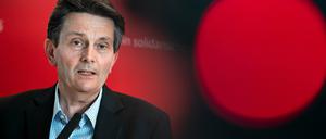 Stets sehr höflich und zunehmend einflussreich: SPD-Fraktionschef Rolf Mützenich erweitert mit der Atomdebatte seinen Wirkungskreis in der Partei.