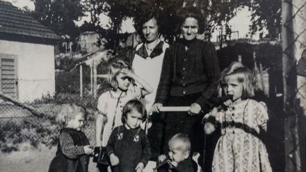 Gerda (ganz links) wurde von den Nationalsozialisten ermordet. Das Foto zeigt die Familie Wild in den 40er Jahren. Klara Häffelin steht ganz rechts.