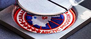 Canada Goose. Dieses Emblem kommt auf jeden Parka.