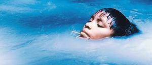 Unberührbar. „The young Susi Korihana thëri swimming“, aufgenommen um 1972.