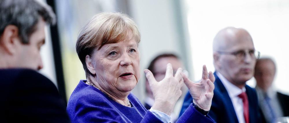 Bundeskanzlerin Angela Merkel, Markus Söder, Ministerpräsident von Bayern, und Peter Tschentscher, Erster Bürgermeister von Hamburg.