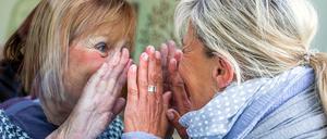 Eine Begegnung der Generationen ist während der Coronakrise oft nur durch die Glasscheibe möglich.