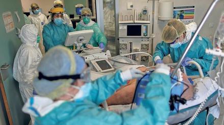 Intensivstation. Eine Covid-19-Infektion kann zum Herzinfarkt führen.