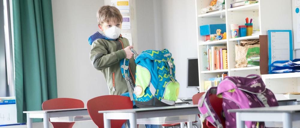 Vorsichtige Rückkehr – an den neuen Schulalltag müssen sich Kinder und Lehrer noch gewöhnen.