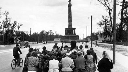 Haushalt und Wiederaufbau. Frauen mussten nach dem Krieg oft eine Doppelrolle ausfüllen.