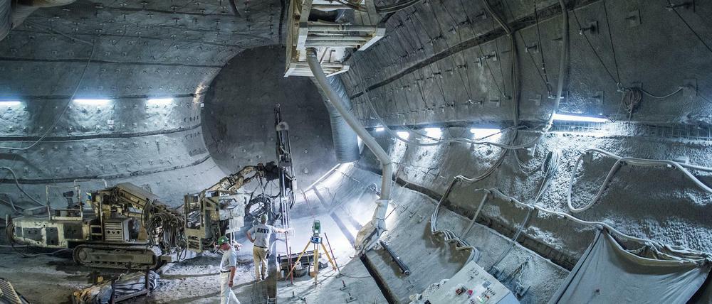 Während der Standort für den hochradioaktiven Atommüll bis 2031 gefunden sein soll, ist Schacht Konrad in Niedersachsen bereits in Bau. Dort sollen schwach- und mittelradioaktive Abfälle eingelagert werden.