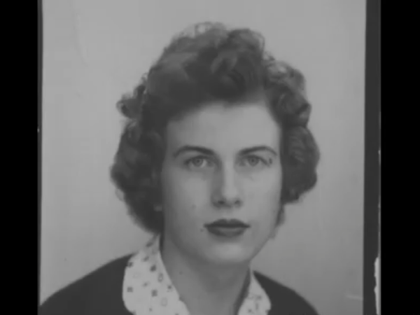 Als Helga Scharf noch Koebcke  hieß und in Kontakt mit der Widerstandbewegung kam.