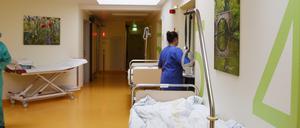 Die Krankenhäuser wollen Kinder, Patientinnen und Personal vor Ansteckung schützen.