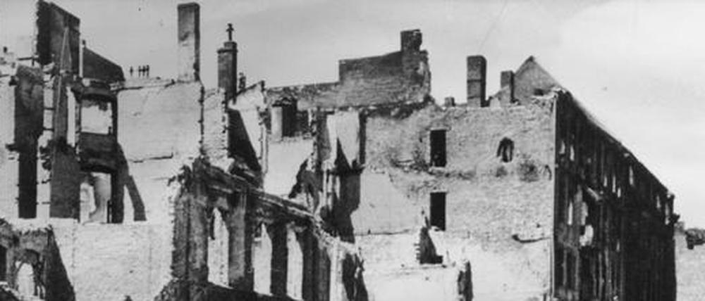 Die im Zweiten Weltkrieg zerstörte Friedrichsstraße am Halleschen Tor