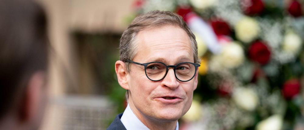 Michael Müller (SPD), Regierender Bürgermeister von Berlin, nimmt am 2. Mai an einer Gedenkveranstaltung zur Kapitulation vor 75 Jahren im Schulenburgring 2 teil.