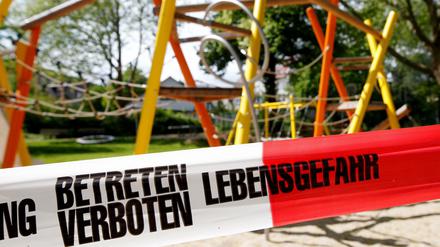 Kein Zutritt. Spielplatz in Nordrhein-Westfalen, 30. April.