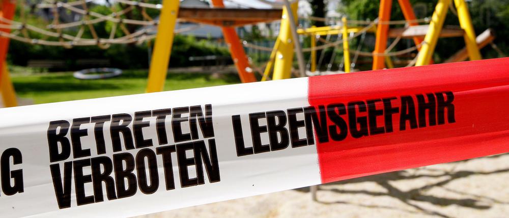 Kein Zutritt. Spielplatz in Nordrhein-Westfalen, 30. April.