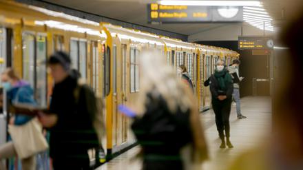 Auch Berlin lockert zahlreiche Corona-Regelungen. Der Mundschutz in den öffentlichen Verkehrsmitteln muss jedoch weiterhin getragen werden.
