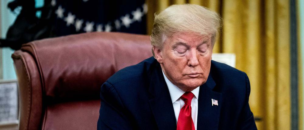 Die „balance of power“ ist inzwischen gestört, deshalb hält sich ein Mann mit oft irren Vorstellungen („Desinfektionsmittel injizieren“) weiter an der Macht: Donald Trump.