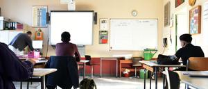 Auf Abstand. Die Zahl der Schüler in einer Klasse ist begrenzt in diesen Coronazeiten.