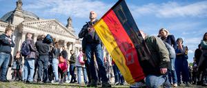 Demonstration vor dem Reichstagsgebäude gegen eine Impfpflicht und die Corona-Beschränkungen
