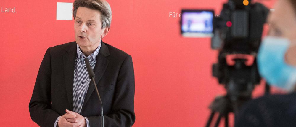 SPD-Fraktionschef Rolf Mützenich vor der Sitzung der SPD-Abgeordneten am Dienstag, auf der sie ausgiebig über den Wehrbeauftragten und die US-Atomwaffen debattierten.