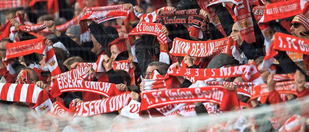 Unions Fans dürfen gegen bayern nicht dabei sein.