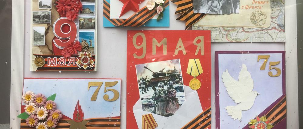 Schaufenster des ehemaligen Aeroflotbüros Unter den Linden zum 75. Jahrestag des Ende des Zweiten Weltkriegs.