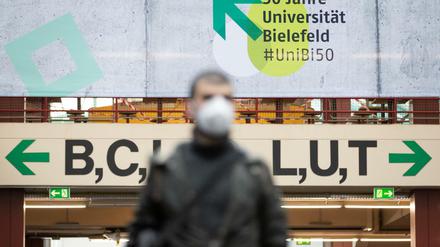 Die Unis sollten nicht wieder großflächig geöffnet werden, sagt unser Kolumnist.