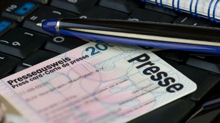 Schon der Zugang zur Presse ist mit Migrationshintergrund schwer, in Chefredaktionen scheint er, vorerst, so gut wie unmöglich.