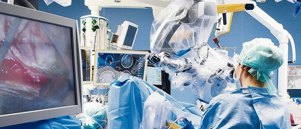In der Krise wurden Therapien und Operationen verschoben. Um sie nachzuholen, wird Personal gebraucht.