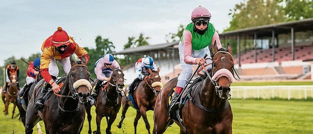 Klarer Sieger. Jockey Andrasch Starke gewann auf Rubaiyat.